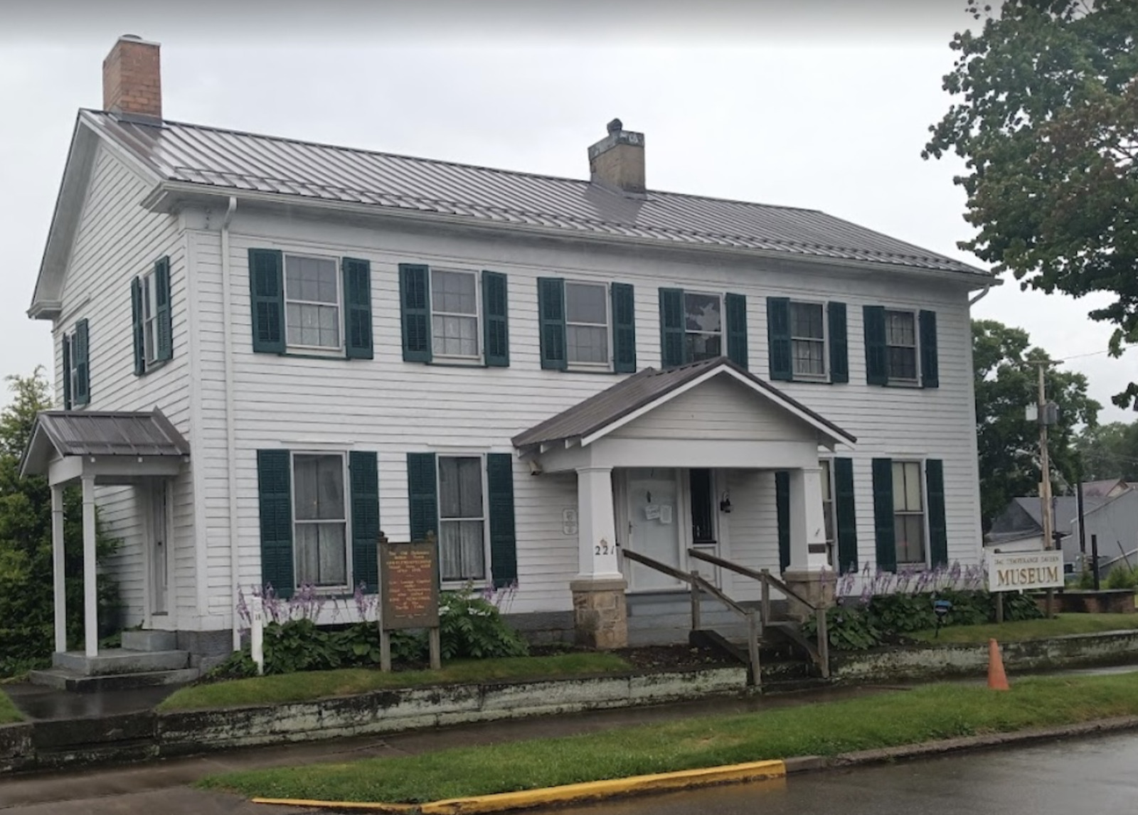 Full front view of the Temperance Tavern Museum